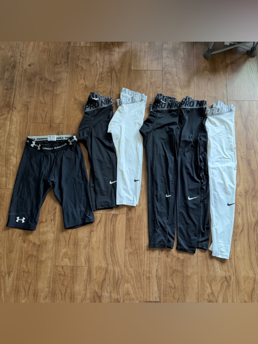 Nike Men’s small Black and White Athletic Leggings Set